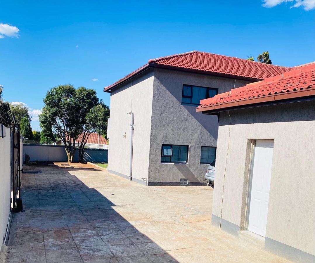 Airport Royal Guest House Kempton Park Exterior foto