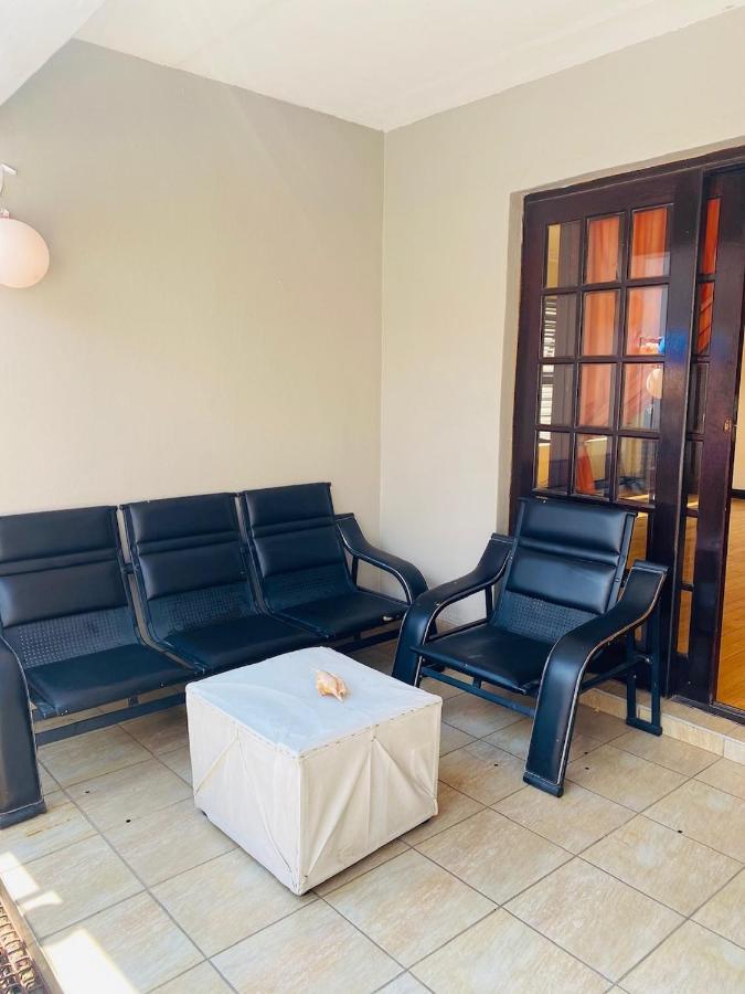 Airport Royal Guest House Kempton Park Exterior foto