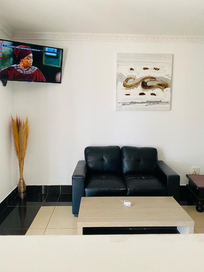 Airport Royal Guest House Kempton Park Exterior foto