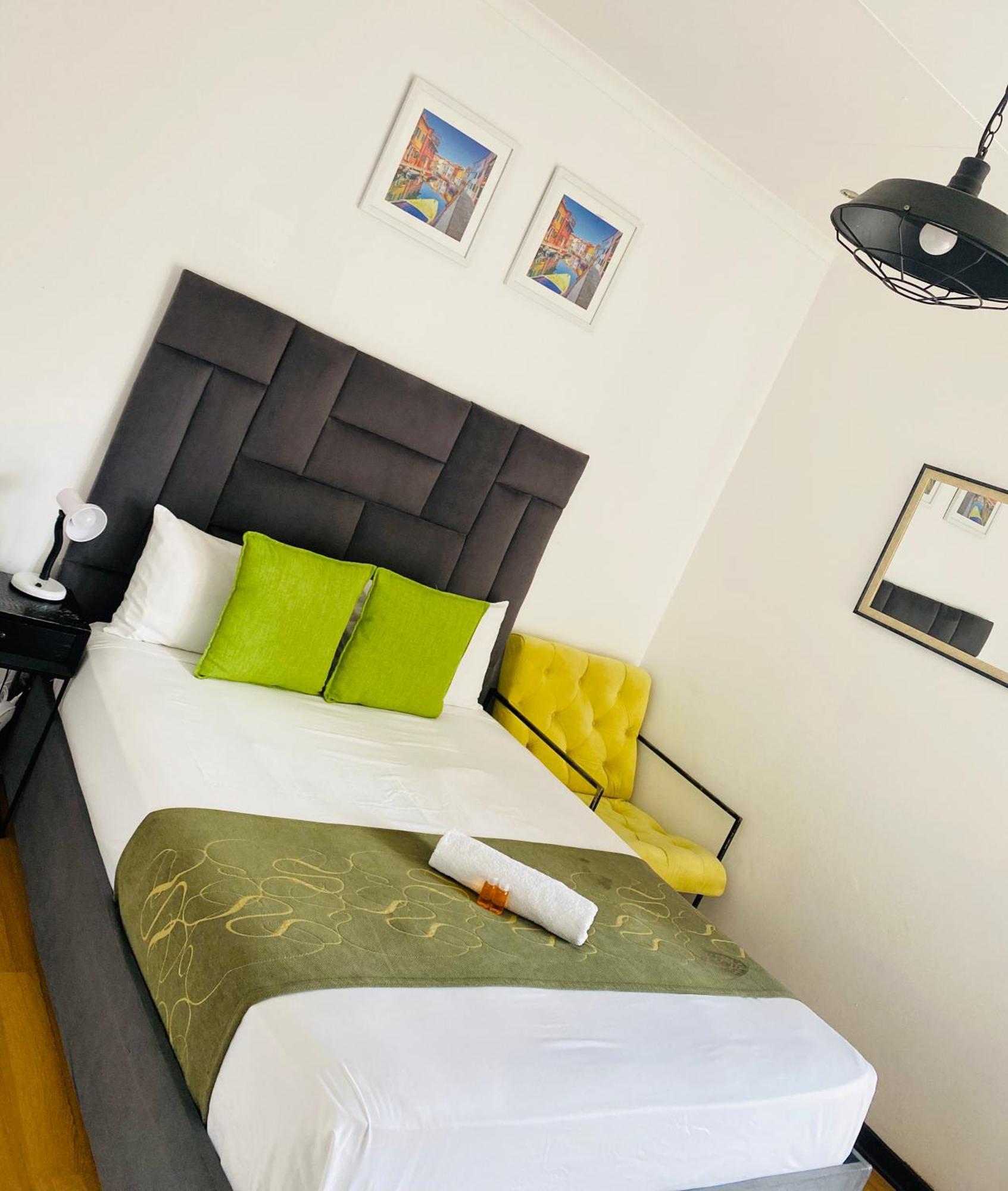 Airport Royal Guest House Kempton Park Exterior foto